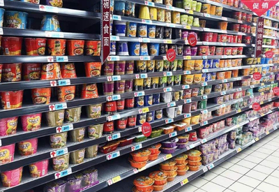 超市貨架何以屢屢告急？剖析四類易搶購食品背后的消費(fèi)心理與市場邏輯